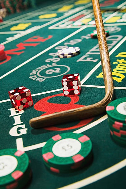 Bandar Ceme domino tiles and hand ranking display on wahidtoto live-dealer table